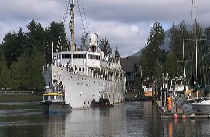 Canadian Princess
                                                  Sets Sail One Last
                                                  Time